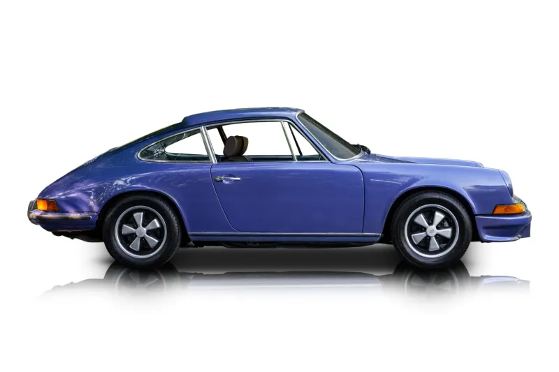 An incredible side shot photo of aPorsche 911 that you should buy.