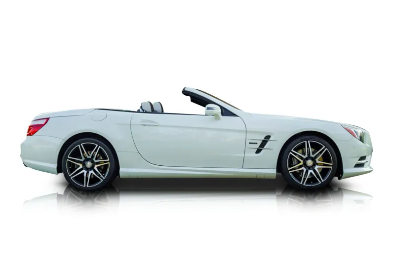 An incredible side shot photo of aMercedes-Benz SL550 that you should buy.