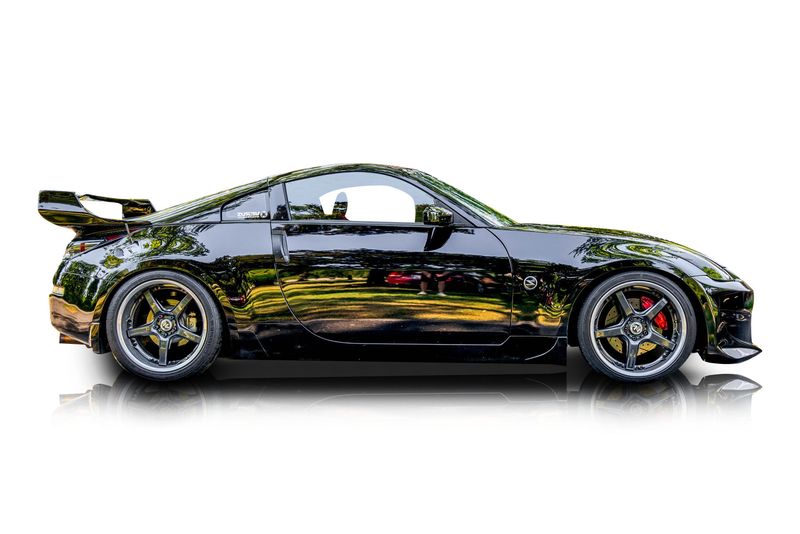 An incredible side shot photo of aNissan 350Z that you should buy.