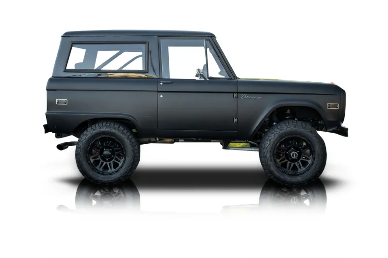 An incredible side shot photo of aFord Bronco that you should buy.