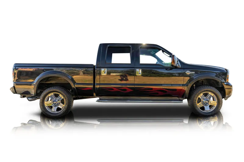An incredible side shot photo of aFord F-350 that you should buy.
