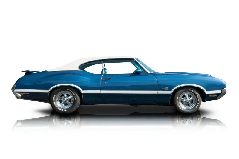 An incredible side shot photo of aOldsmobile 442 that you should buy.