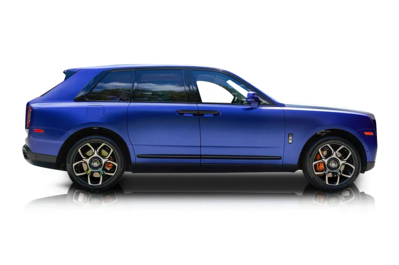 An incredible side shot photo of aRolls-Royce Cullinan that you should buy.