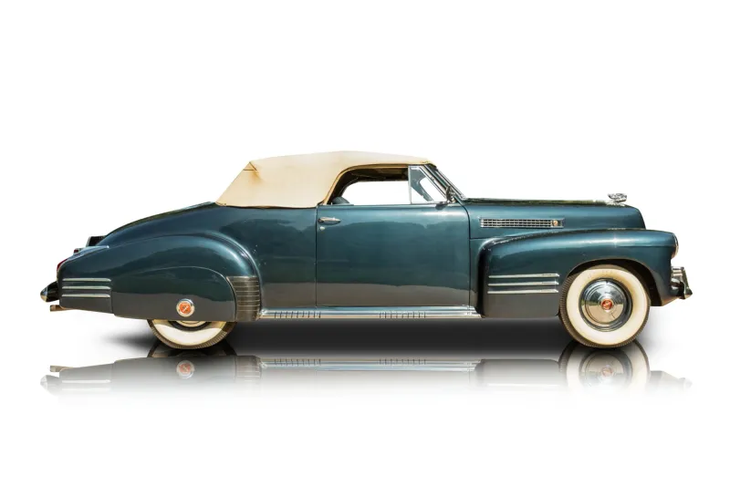 An incredible side shot photo of aCadillac Series 62 that you should buy.