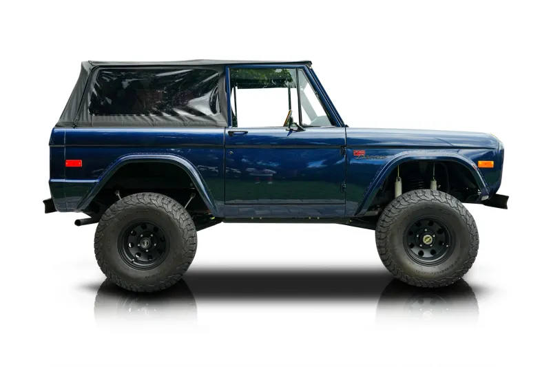 An incredible side shot photo of aFord Bronco that you should buy.