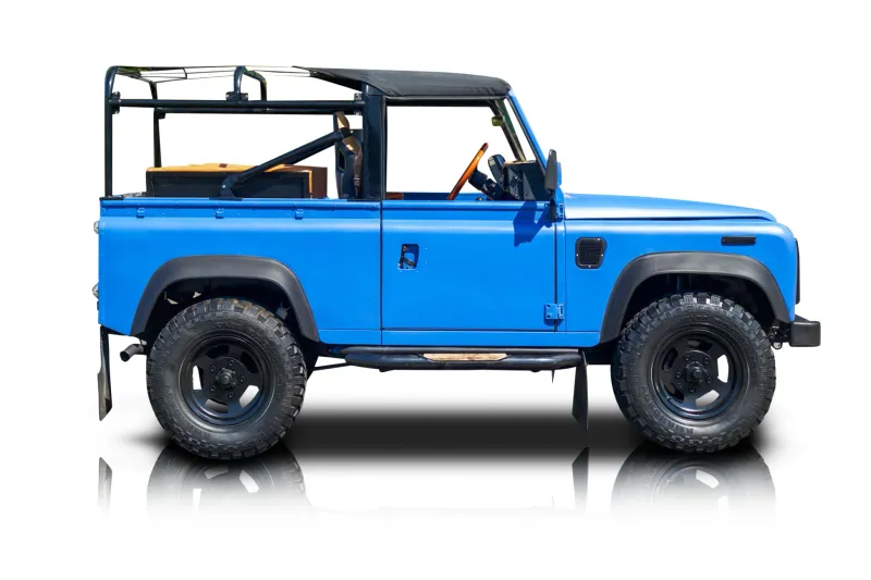 An incredible side shot photo of aLand Rover Defender 90 that you should buy.