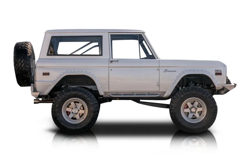 An incredible side shot photo of aFord Bronco that you should buy.