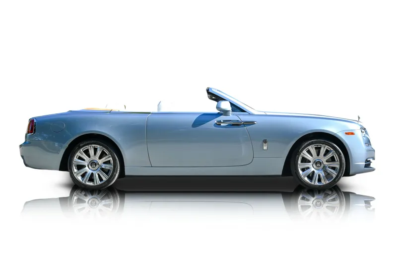 An incredible side shot photo of aRolls-Royce Dawn that you should buy.