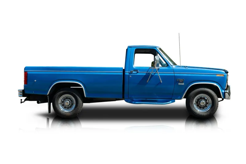 An incredible side shot photo of aFord F-350 that you should buy.
