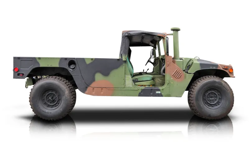 An incredible side shot photo of aAM General Humvee that you should buy.