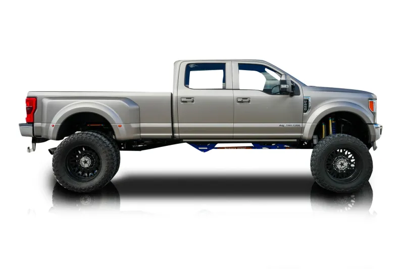 An incredible side shot photo of aFord F-450 that you should buy.