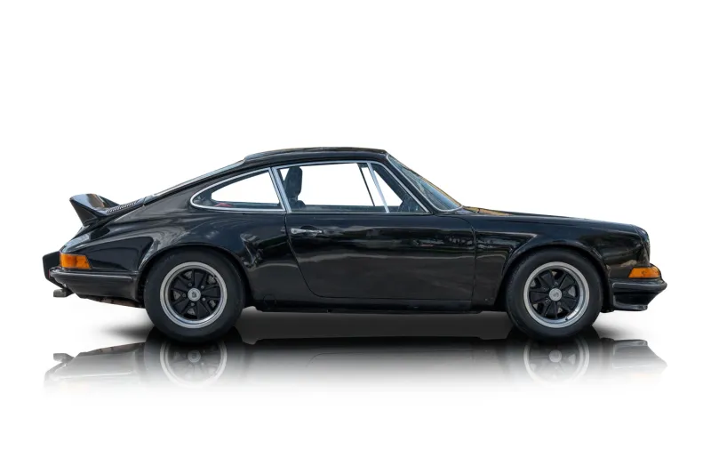 An incredible side shot photo of aPorsche 911 that you should buy.