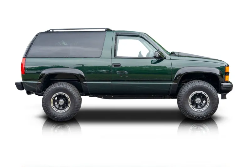 An incredible side shot photo of aChevrolet Tahoe that you should buy.