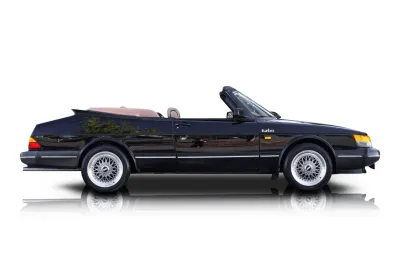 Passenger side photo of 1988 Saab 900