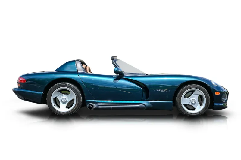 An incredible side shot photo of aDodge Viper that you should buy.