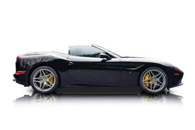 Passenger side photo of 2016 Ferrari California