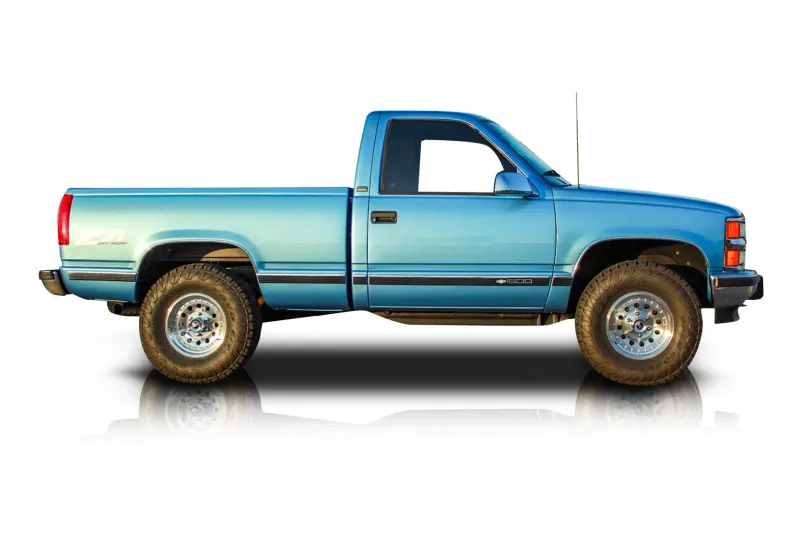 An incredible side shot photo of aChevrolet K1500 that you should buy.