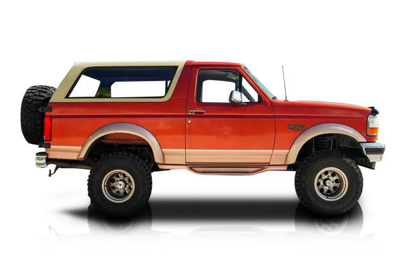 An incredible side shot photo of aFord Bronco that you should buy.