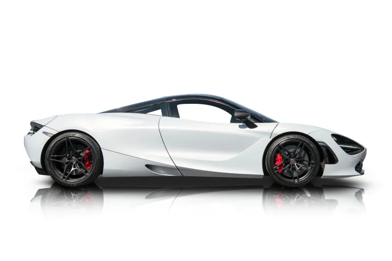 An incredible side shot photo of aMcLaren 720S that you should buy.