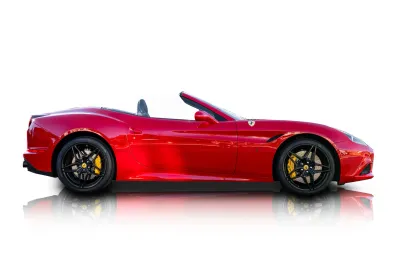 Passenger side photo of 2015 Ferrari California