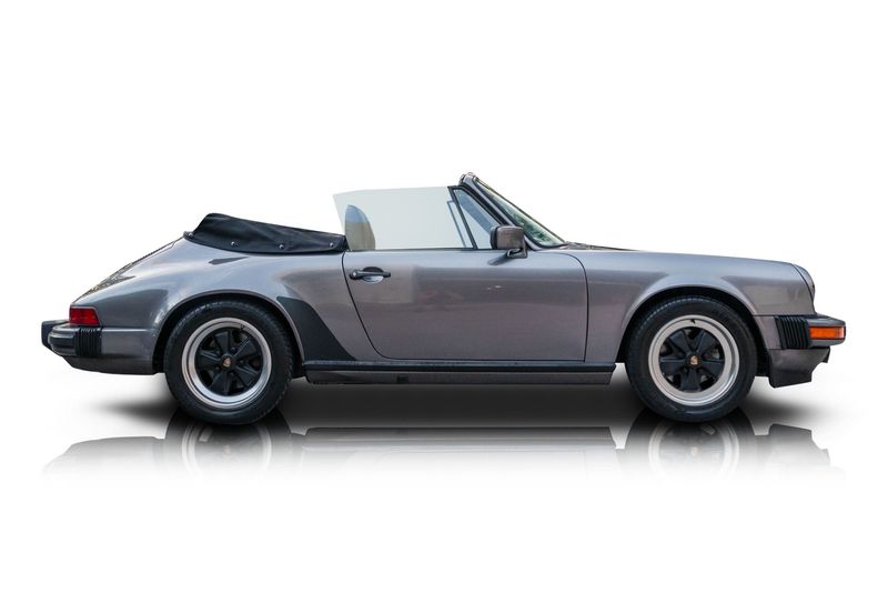 An incredible side shot photo of aPorsche 911 that you should buy.
