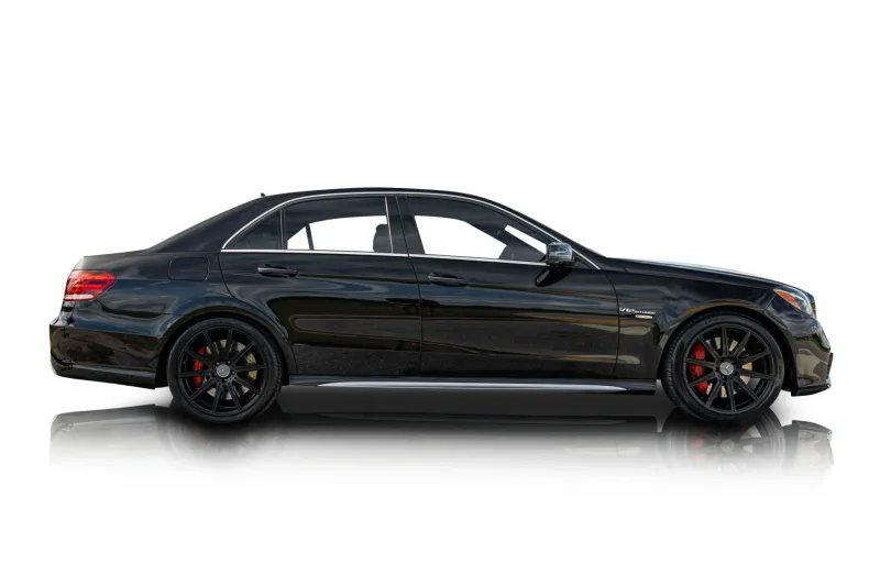 An incredible side shot photo of aMercedes-Benz E63 AMG S that you should buy.