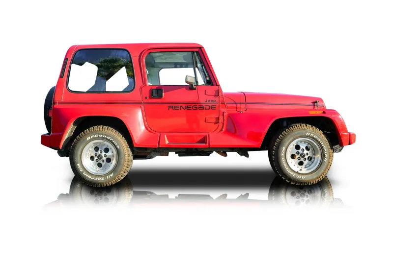 An incredible side shot photo of aJeep Wrangler that you should buy.