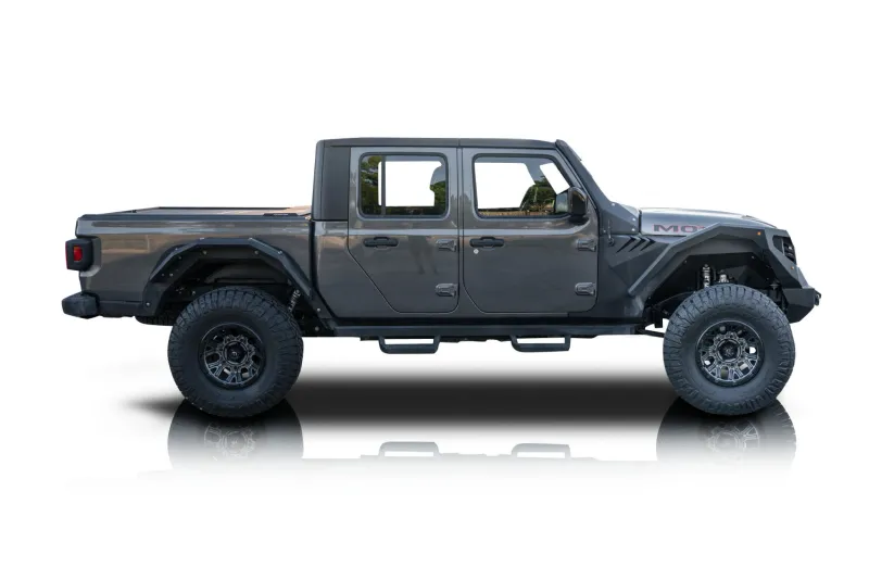 An incredible side shot photo of aJeep Gladiator that you should buy.