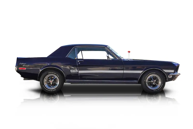 An incredible side shot photo of aFord Mustang that you should buy.