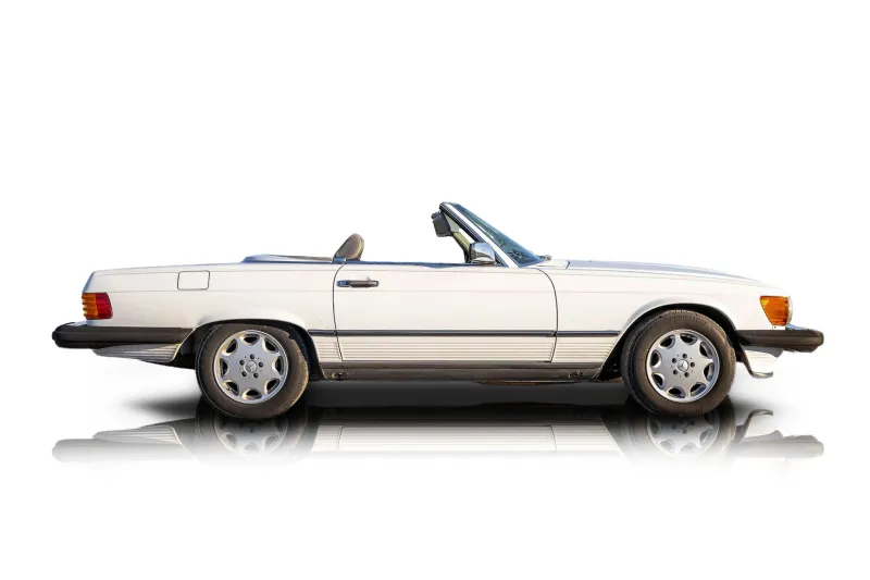 An incredible side shot photo of aMercedes-Benz 560SL that you should buy.