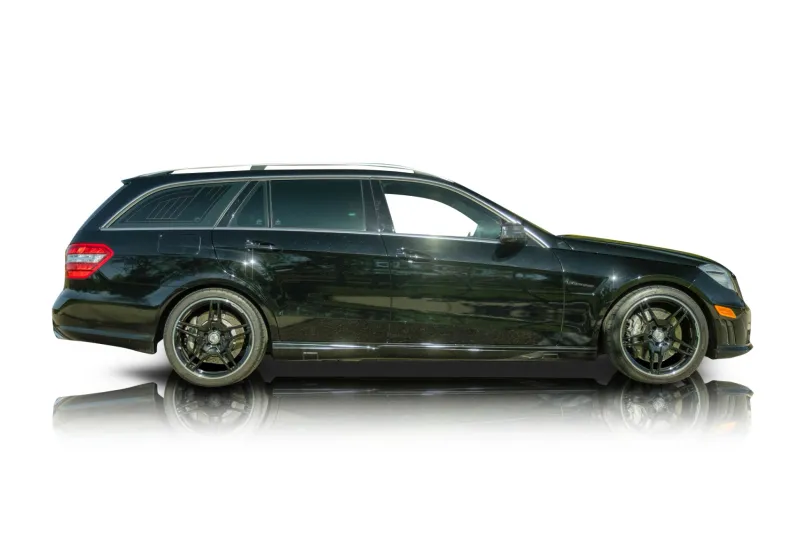 An incredible side shot photo of aMercedes-Benz E63 AMG that you should buy.