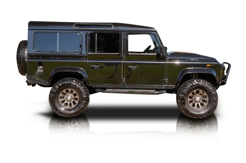 An incredible side shot photo of aLand Rover Defender 110 that you should buy.
