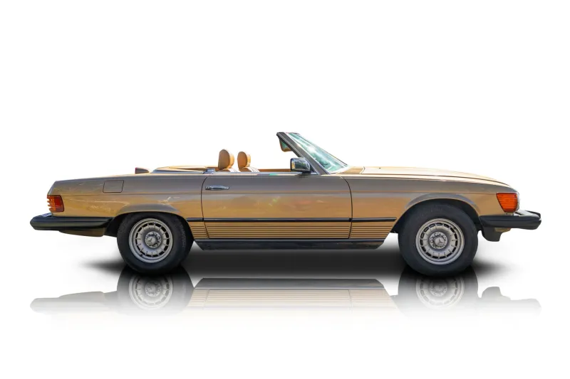 An incredible side shot photo of aMercedes-Benz 380SL that you should buy.