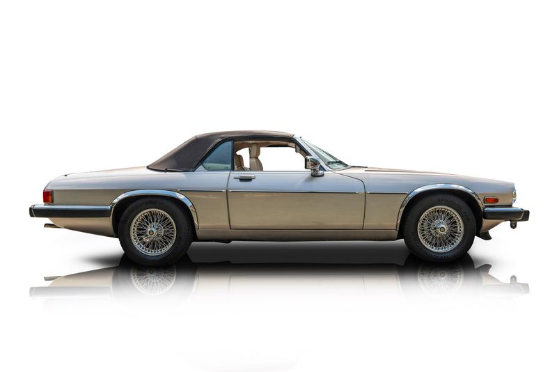 An incredible side shot photo of aJaguar XJS that you should buy.