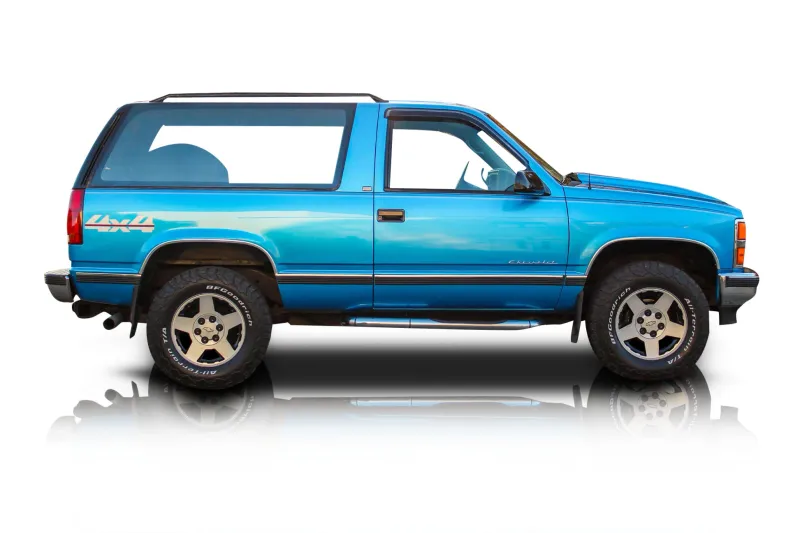 An incredible side shot photo of aChevrolet Blazer that you should buy.