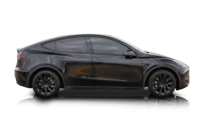 Passenger side photo of 2021 Tesla Model Y