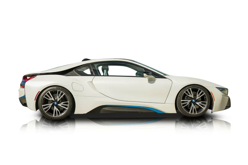An incredible side shot photo of aBMW I8 that you should buy.