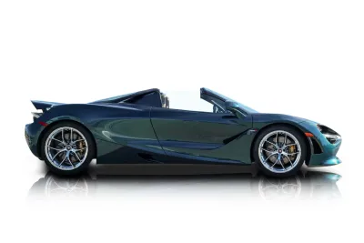 Passenger side photo of 2022 McLaren 720S