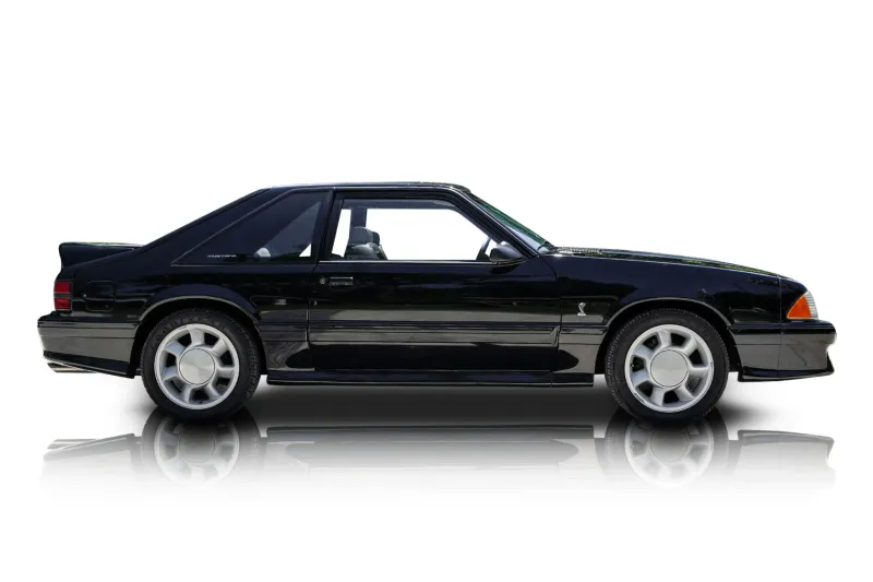 An incredible side shot photo of aFord Mustang that you should buy.