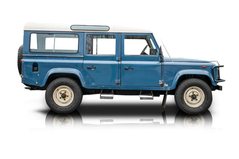An incredible side shot photo of aLand Rover Defender 110 that you should buy.