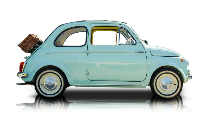 An incredible side shot photo of aFiat 500 that you should buy.