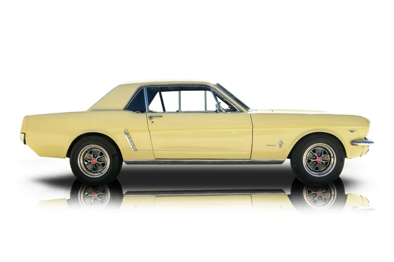 An incredible side shot photo of aFord Mustang that you should buy.