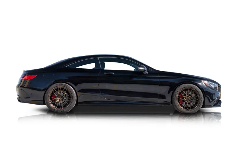 An incredible side shot photo of aMercedes-Benz S63 AMG that you should buy.