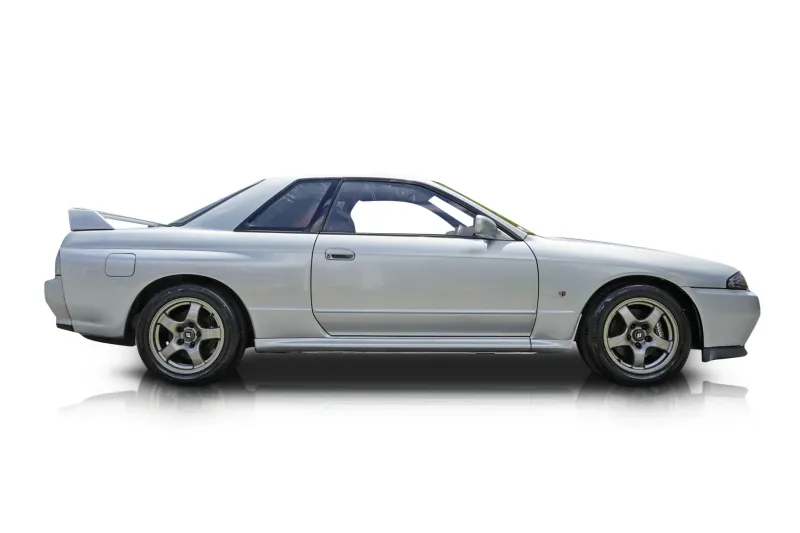 An incredible side shot photo of aNissan Skyline that you should buy.