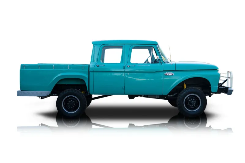 An incredible side shot photo of aFord F-250 that you should buy.