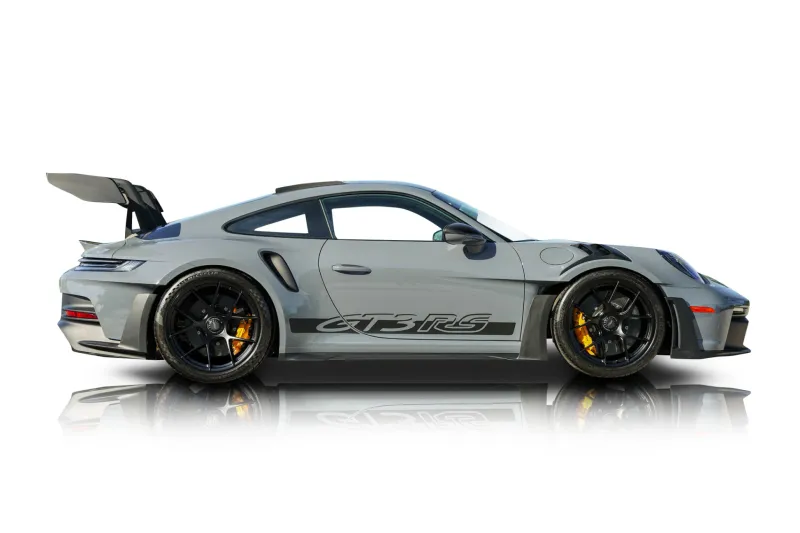 An incredible side shot photo of aPorsche 911 that you should buy.