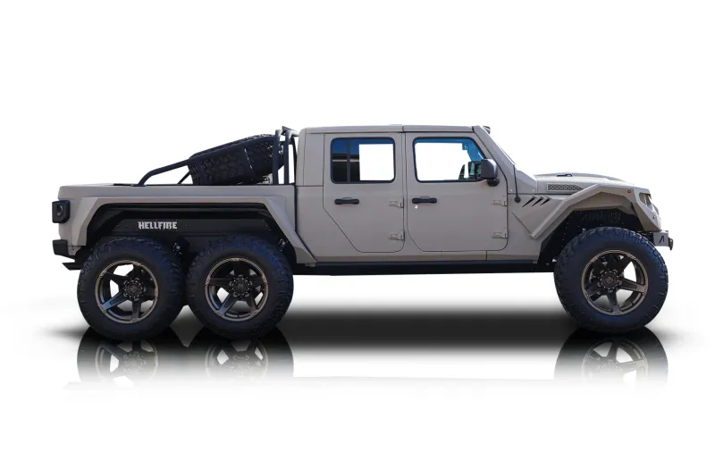An incredible side shot photo of aJeep Gladiator that you should buy.