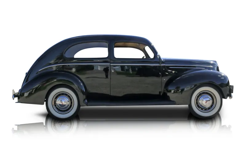 An incredible side shot photo of aFord Deluxe that you should buy.