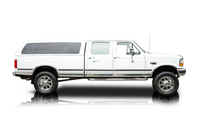An incredible side shot photo of aFord F-350 that you should buy.