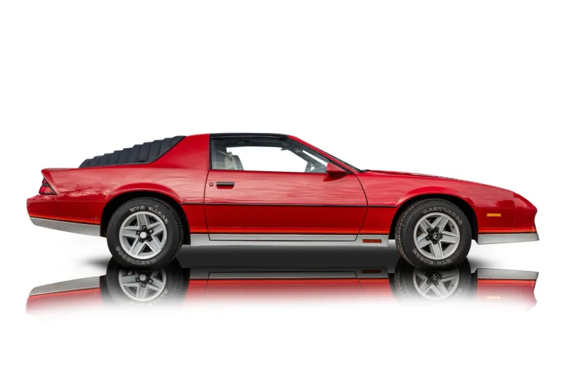 An incredible side shot photo of aChevrolet Camaro that you should buy.